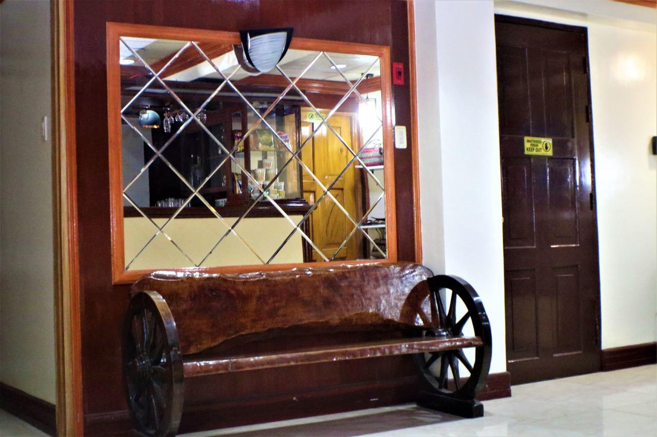 Zen Rooms Vest Grand Suites Bohol Tagbilaran City Exterior photo