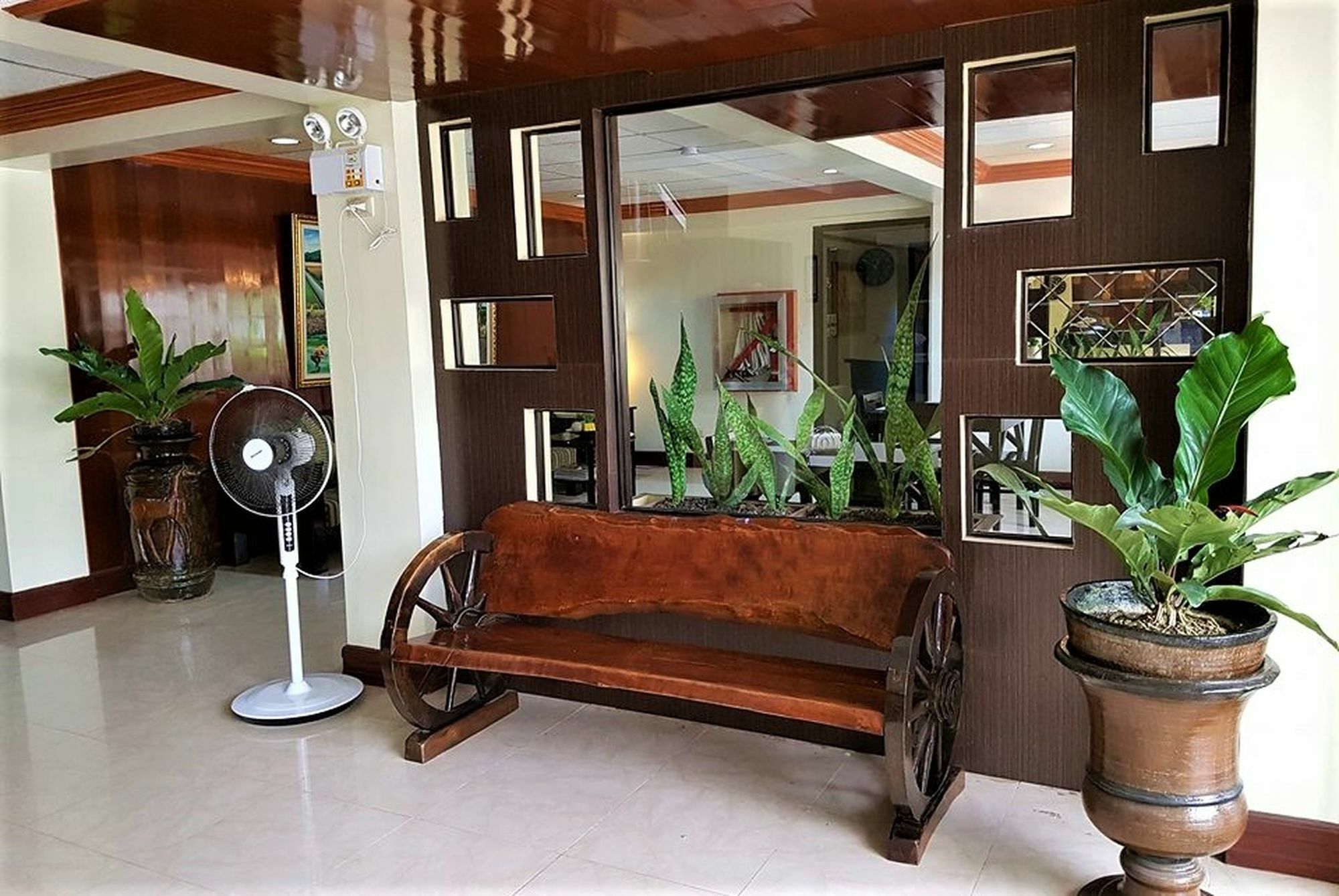 Zen Rooms Vest Grand Suites Bohol Tagbilaran City Exterior photo